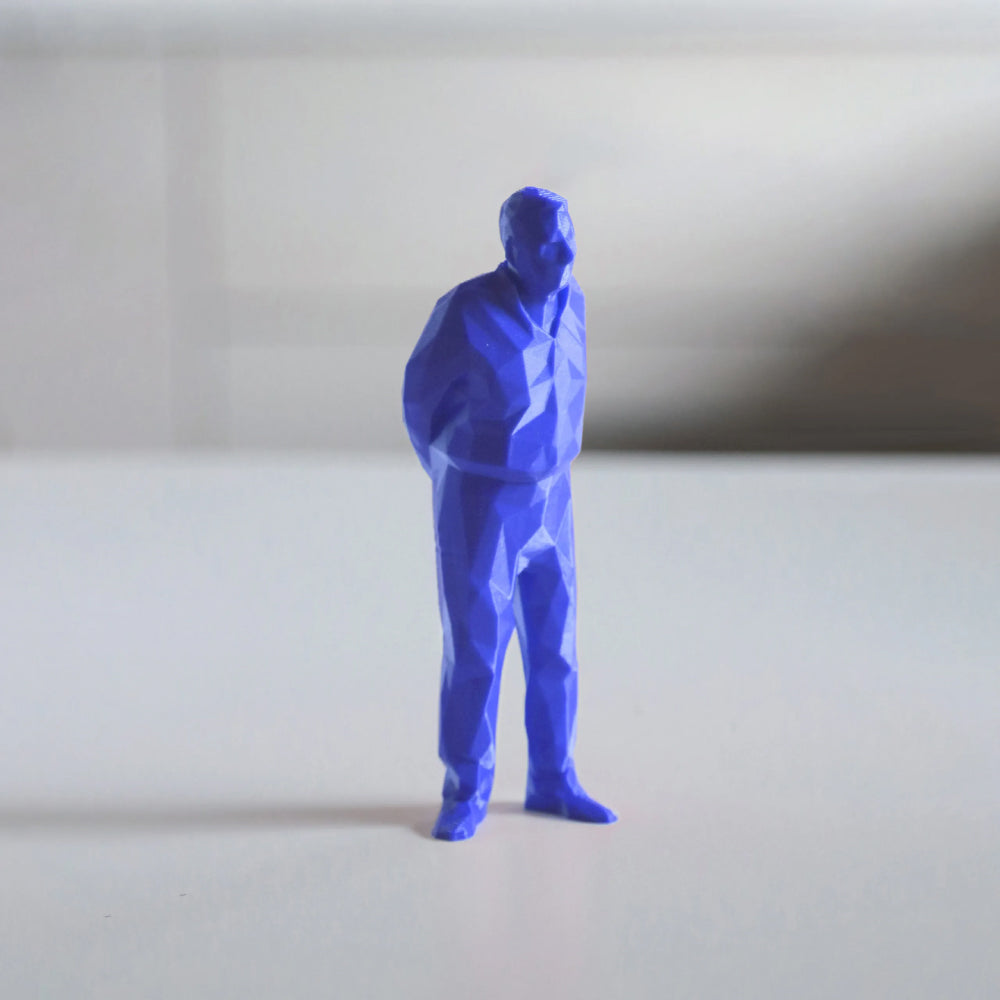Umarell - Statuetta anziano che osserva cantiere Blu | Strillone Society