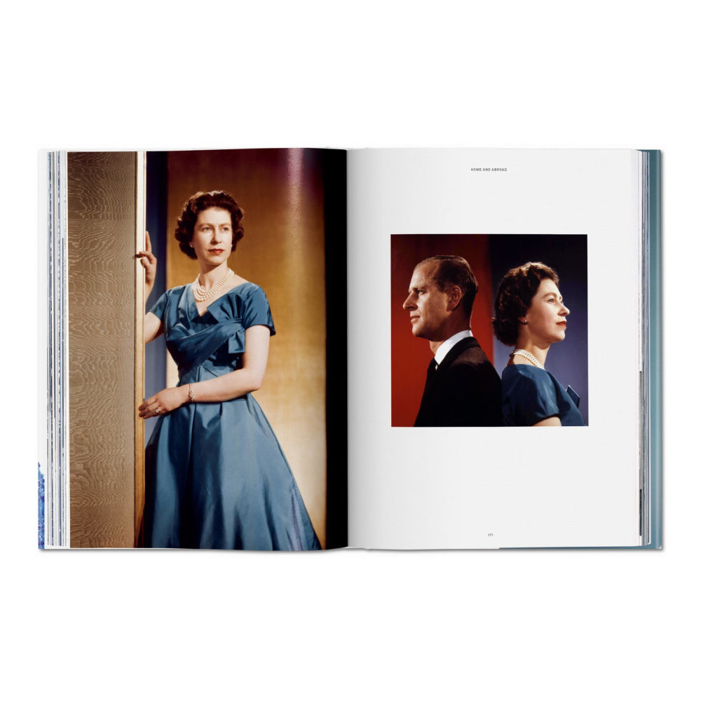 Her Majesty - Libro | Strillone Society